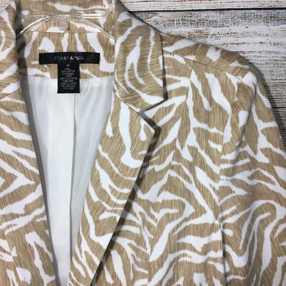 Beth & Madison Short Blazer Jacket - Picture 3 of 7